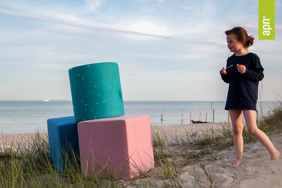 Akustiksitzwürfel apn Cube am Strand der Ostsee