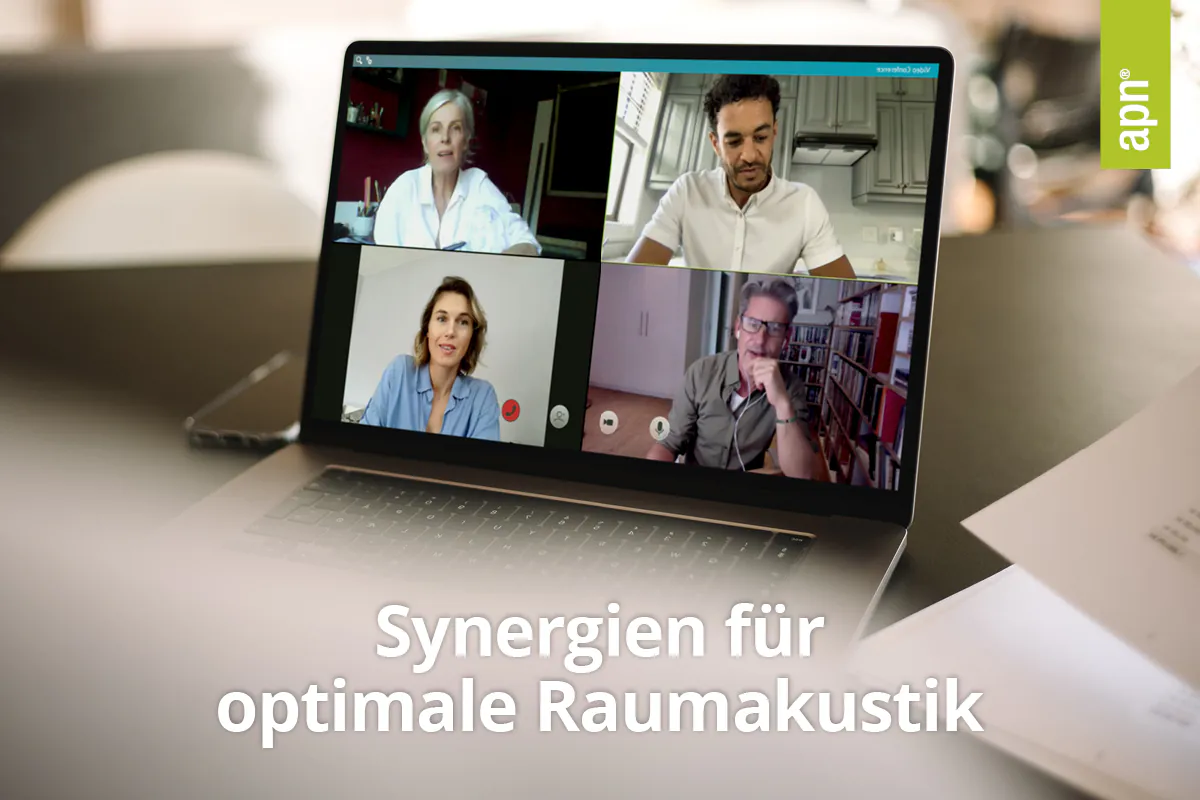 Szenerie eines Videocalls über ein Notebook. im unteren Drittel steht mit weißer Schrift "Synergien für optimale Raumakustik"